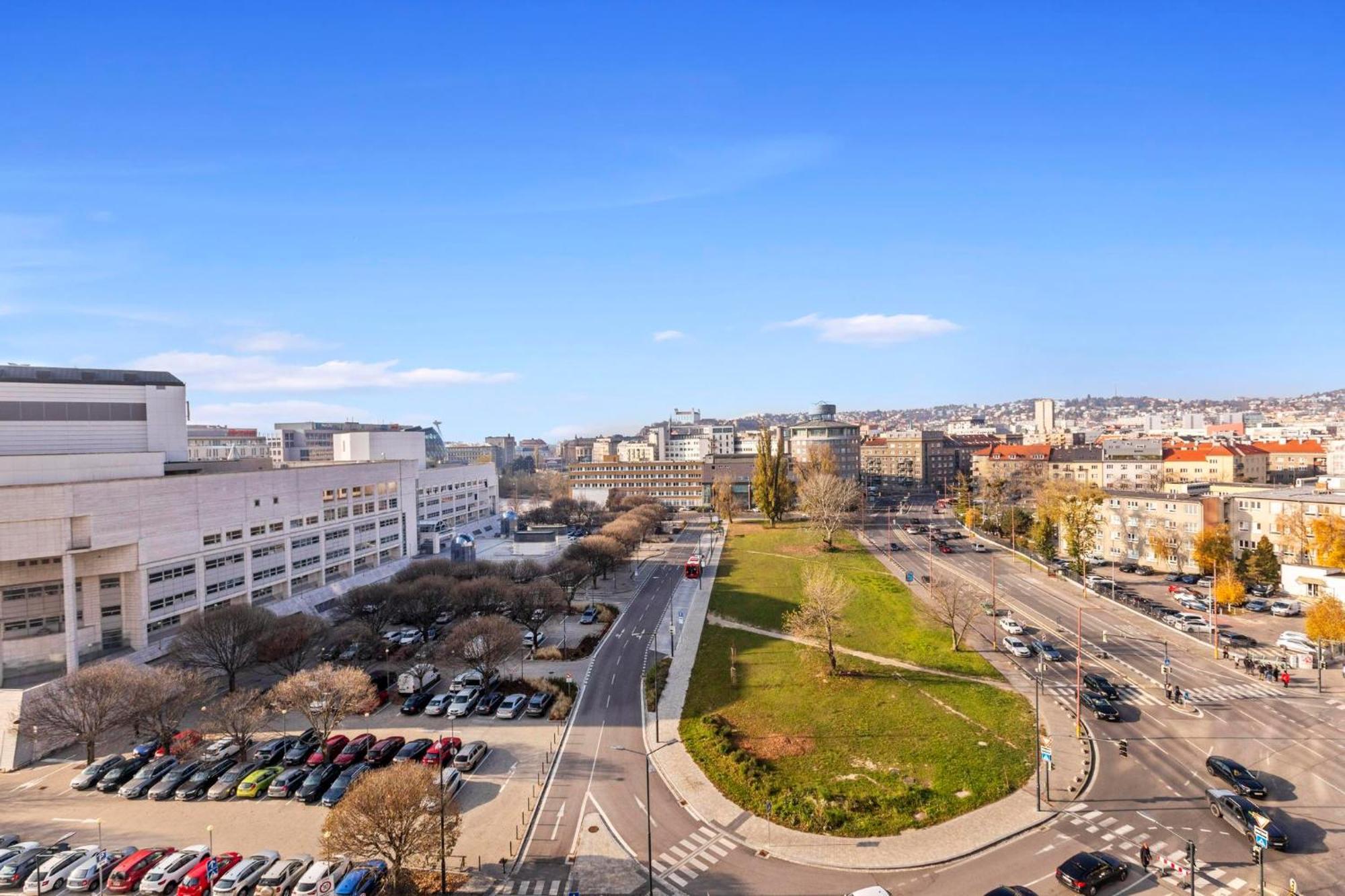 Panorama In Downtown Area With Free Parking And Castle View Appartamento Bratislava